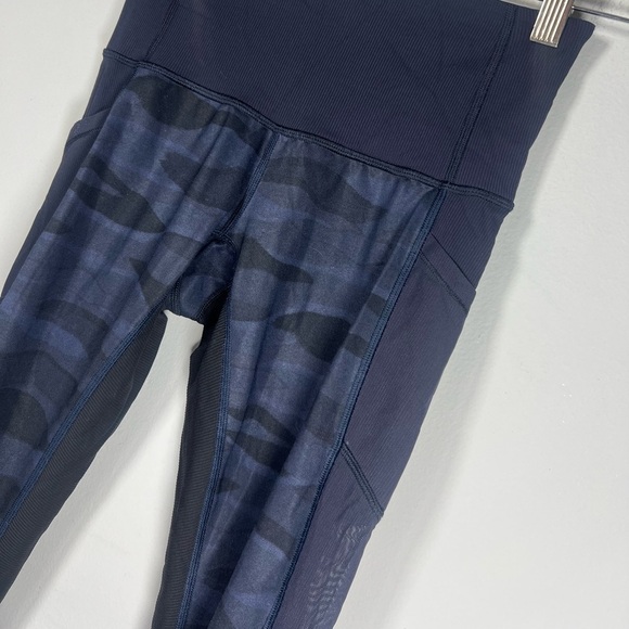 Lululemon Seek The Heat Crop-Size 4- Mini Coast Camo Deep Navy Black - Picture 6 of 8